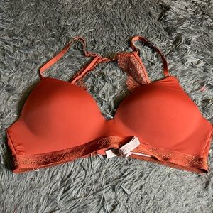 Nwt Victoria secret bra 34c
